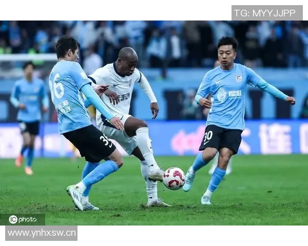 半场战报大连英博与武汉三镇互交白卷刘祝润朱鹏宇频频造险邓涵文因伤退场