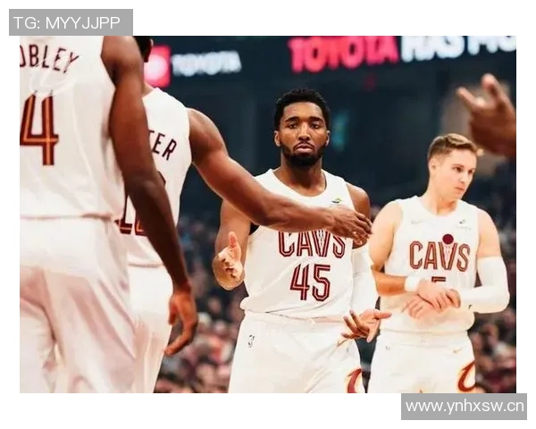 媒体人：火箭替补席确实没几个正常人了得亏末节有霍勒迪和申京